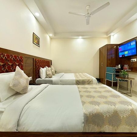 Hotel Emblem Suites- Near Delhi Airport Nuova Delhi Esterno foto