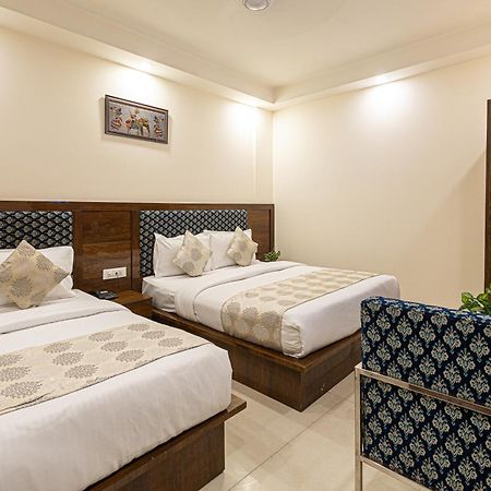 Hotel Emblem Suites- Near Delhi Airport Nuova Delhi Esterno foto