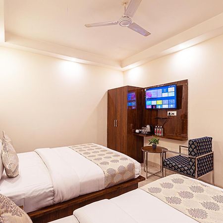 Hotel Emblem Suites- Near Delhi Airport Nuova Delhi Esterno foto