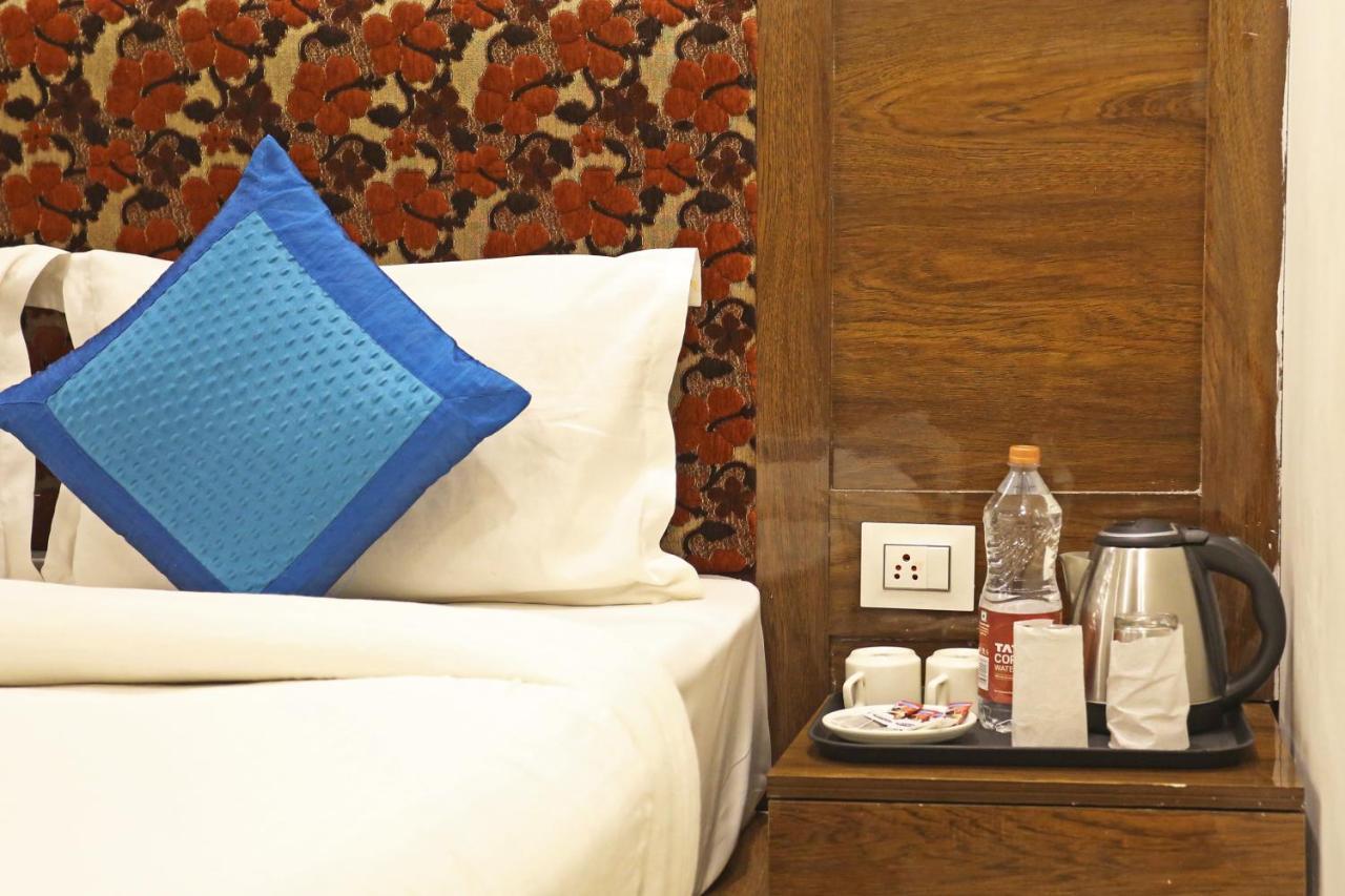 Hotel Emblem Suites- Near Delhi Airport Nuova Delhi Esterno foto