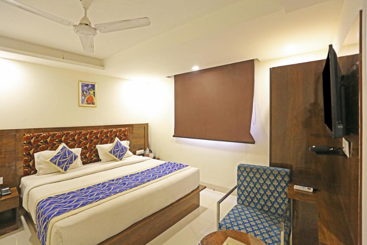 Hotel Emblem Suites- Near Delhi Airport Nuova Delhi Esterno foto