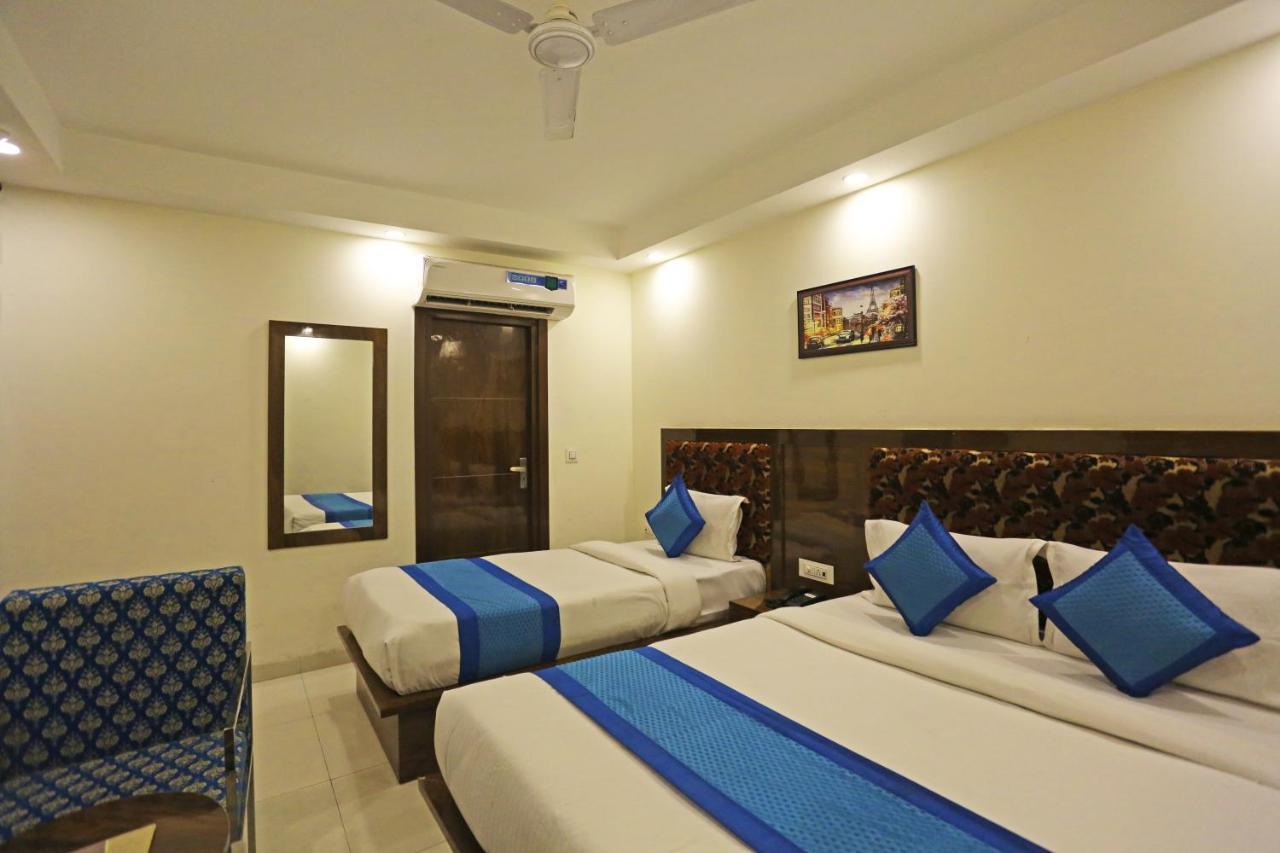 Hotel Emblem Suites- Near Delhi Airport Nuova Delhi Esterno foto