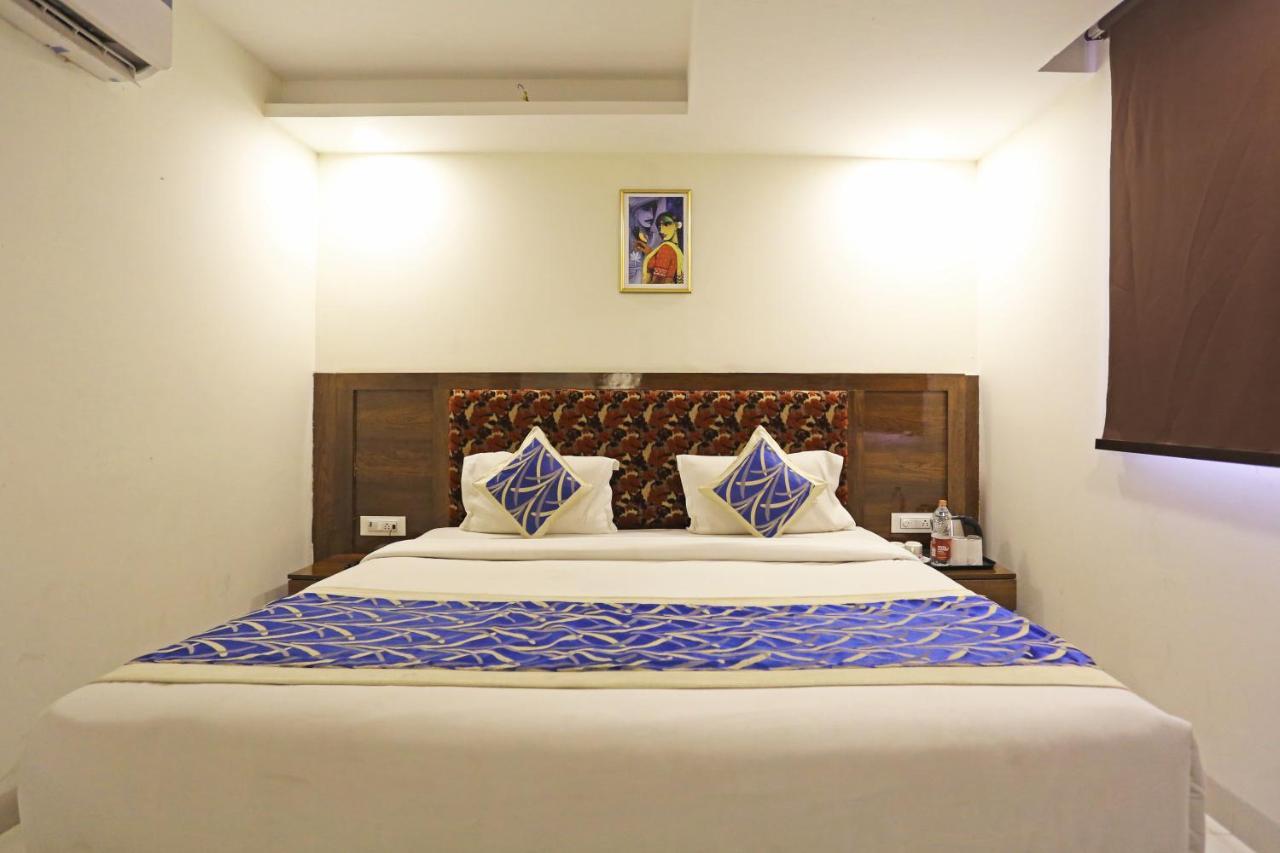 Hotel Emblem Suites- Near Delhi Airport Nuova Delhi Esterno foto