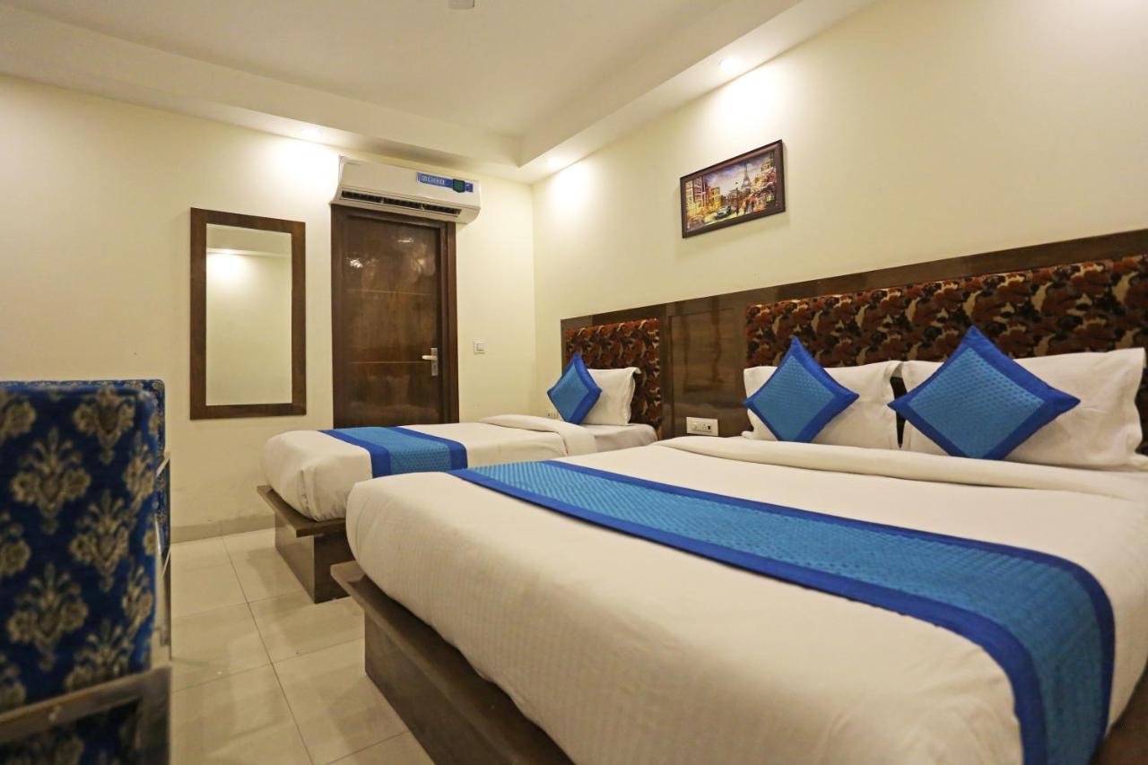 Hotel Emblem Suites- Near Delhi Airport Nuova Delhi Esterno foto