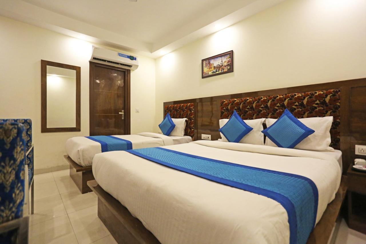 Hotel Emblem Suites- Near Delhi Airport Nuova Delhi Esterno foto