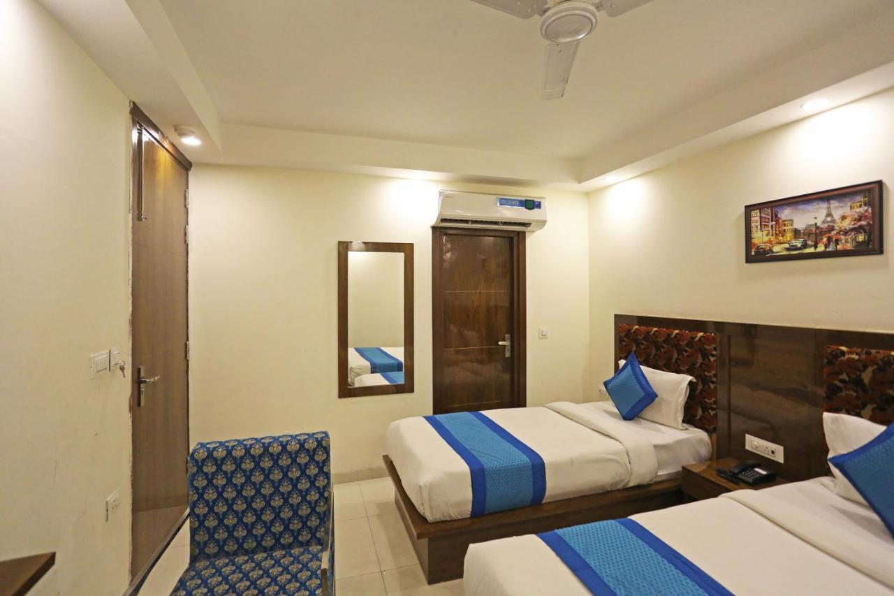 Hotel Emblem Suites- Near Delhi Airport Nuova Delhi Esterno foto