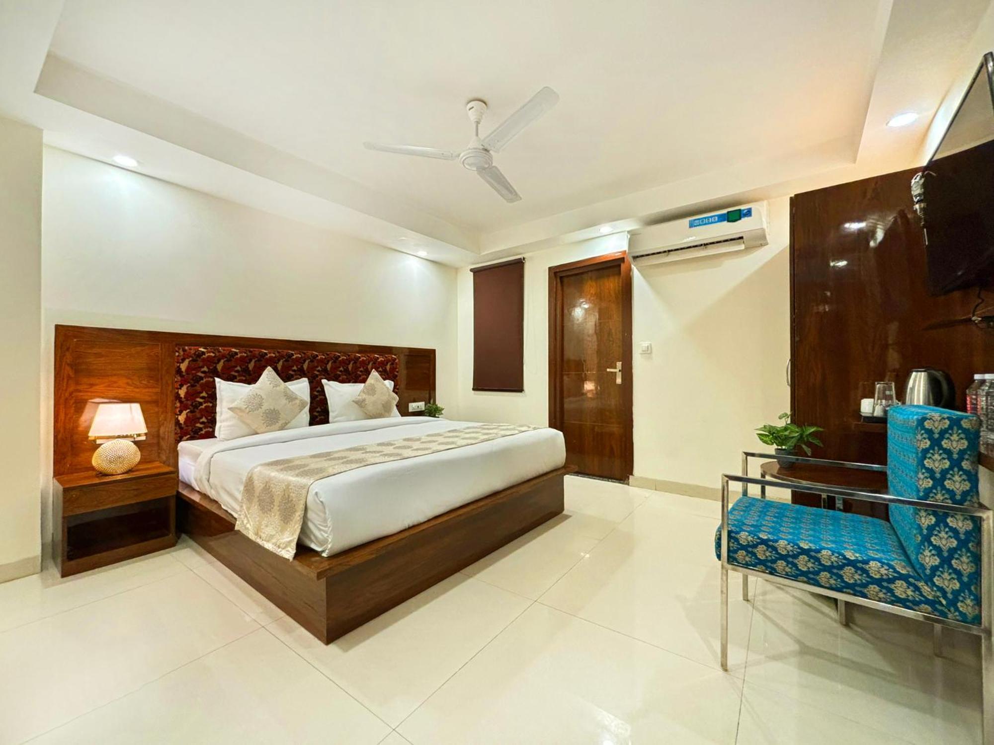 Hotel Emblem Suites- Near Delhi Airport Nuova Delhi Esterno foto