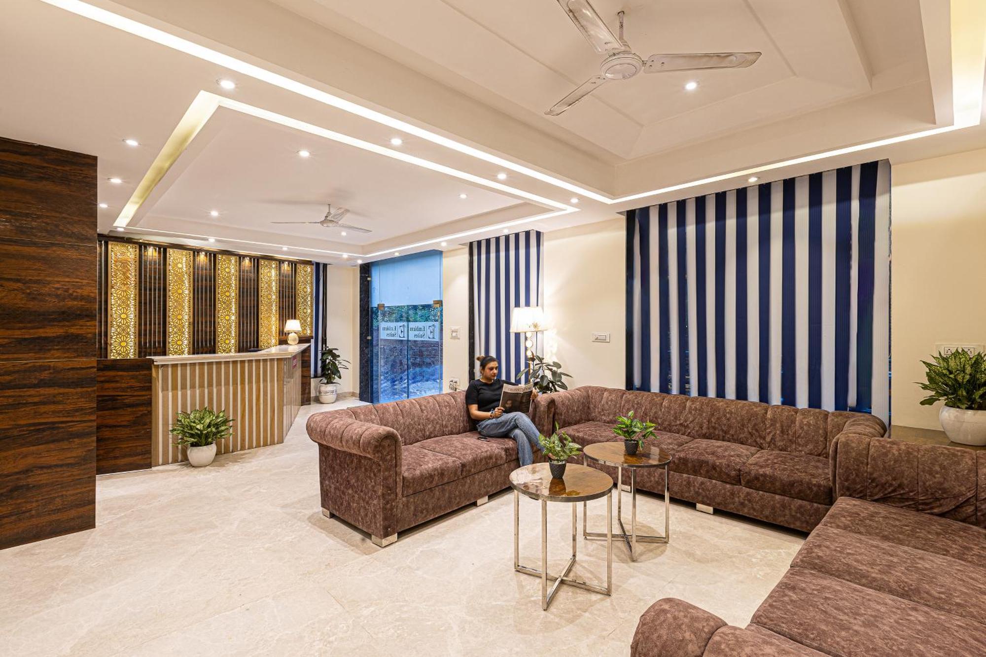 Hotel Emblem Suites- Near Delhi Airport Nuova Delhi Esterno foto
