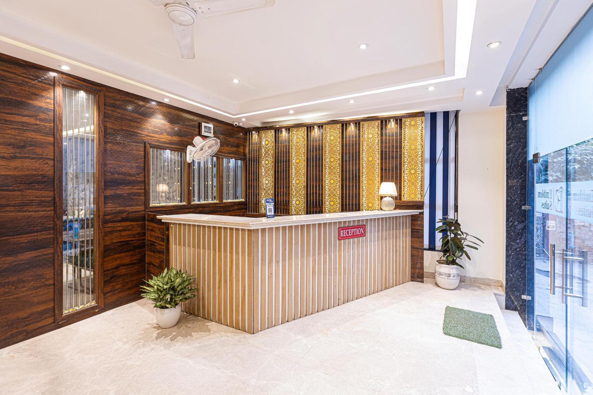 Hotel Emblem Suites- Near Delhi Airport Nuova Delhi Esterno foto